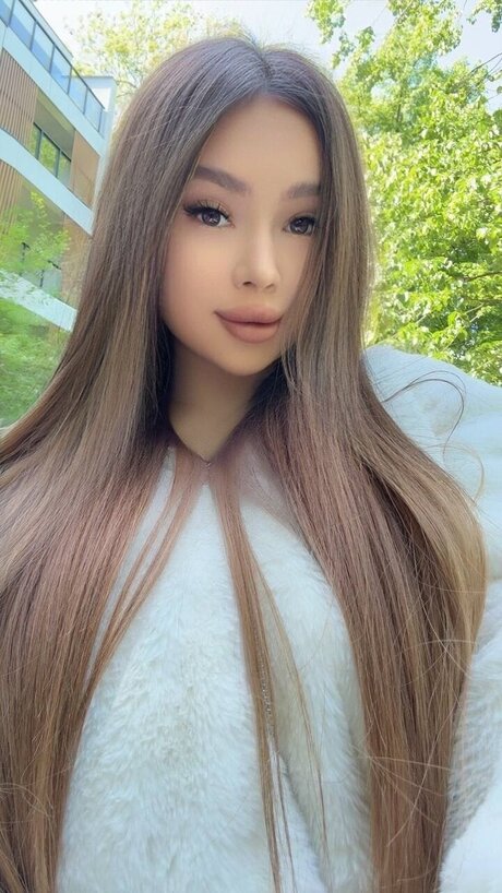 Ariannanoir model perfect image