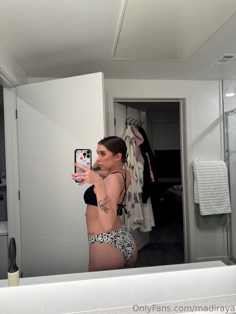 Laylarayaa pornstar high quality photos