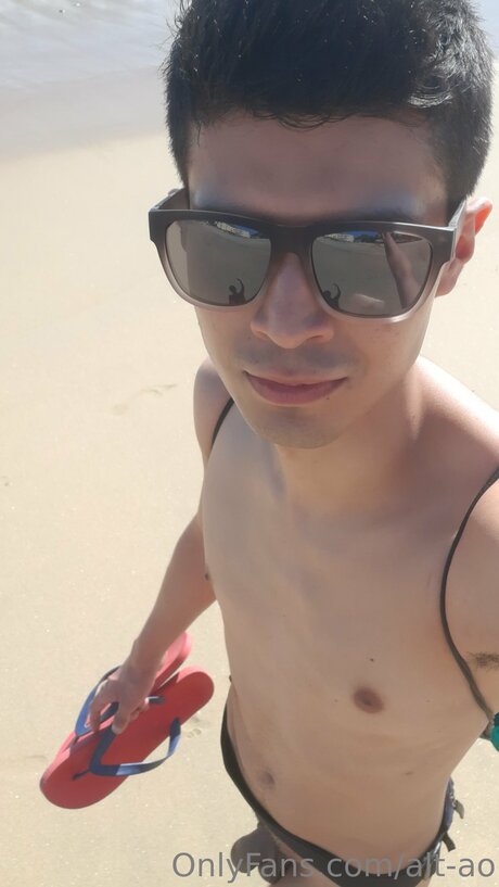 Alt Ao adult model picture