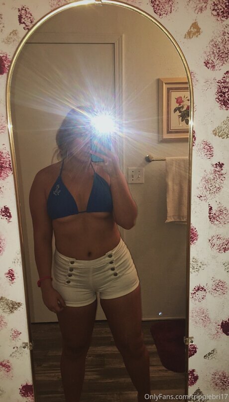 Trippiebri17 star nude gallery