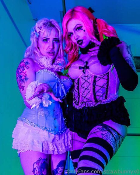 Strawbunnyx0 sex model pics