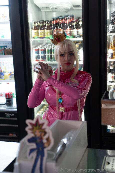 Strawbunnyx0 sexy actress pics