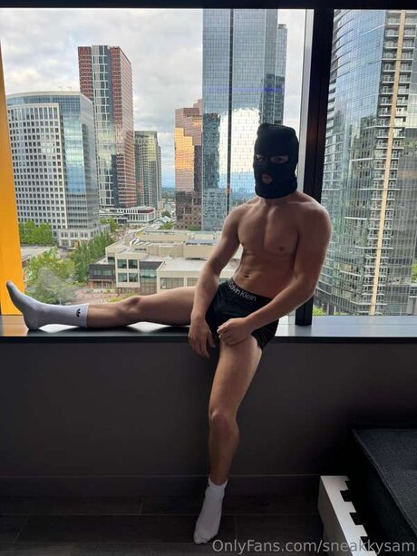 Sneakkysam sex model pic