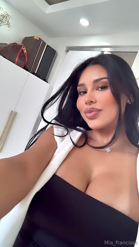 Miafrancis nude pornstar gallery