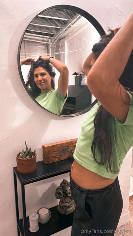 Ayylen top model pic