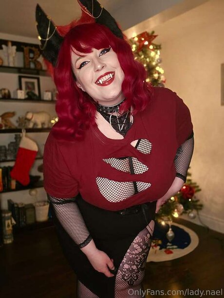 Lady Nael star free gallery