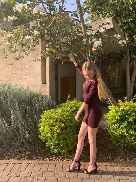 Arya Lune naked actress photo