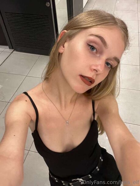 Arya Lune porn model pics