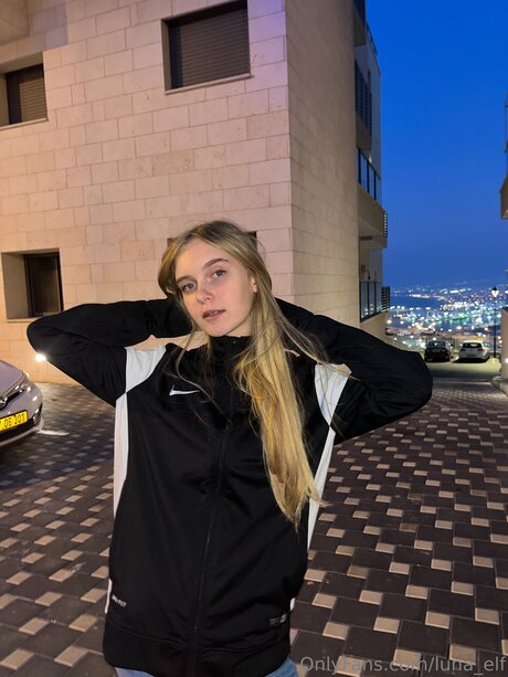 Arya Lune high quality model pic