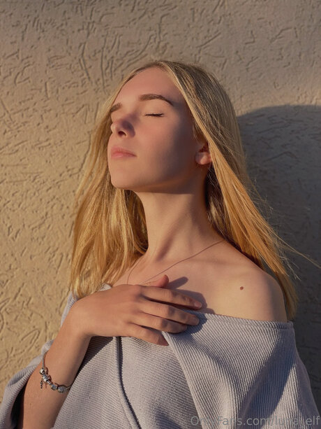 Arya Lune star exclusive gallery