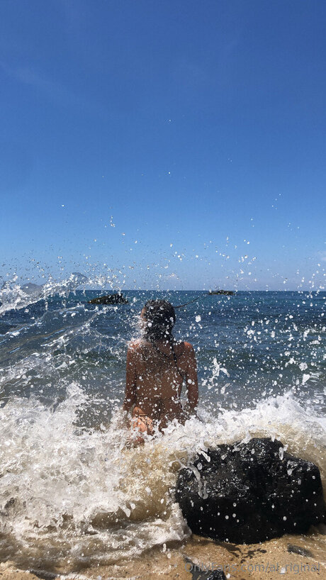 Flor Apassion model nude pic