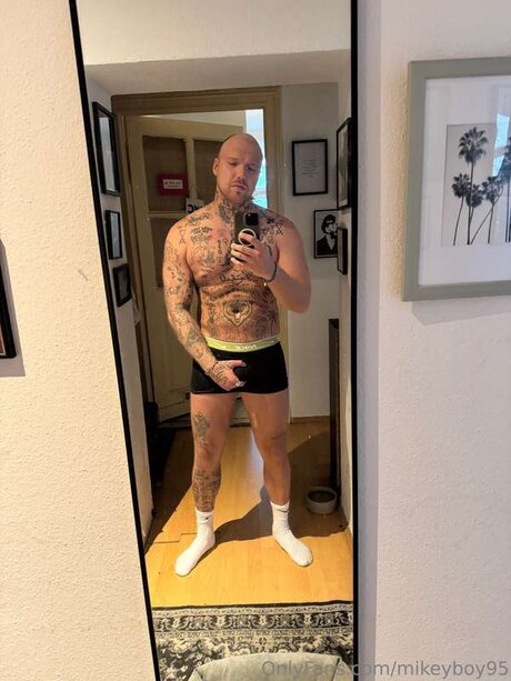 Mikeyboy95 pornstar perfect pictures