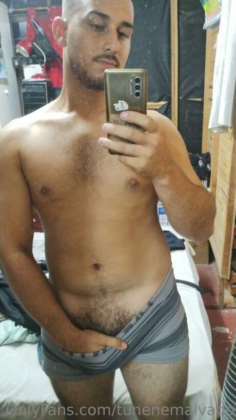 Tunenemalvado model pornographic images