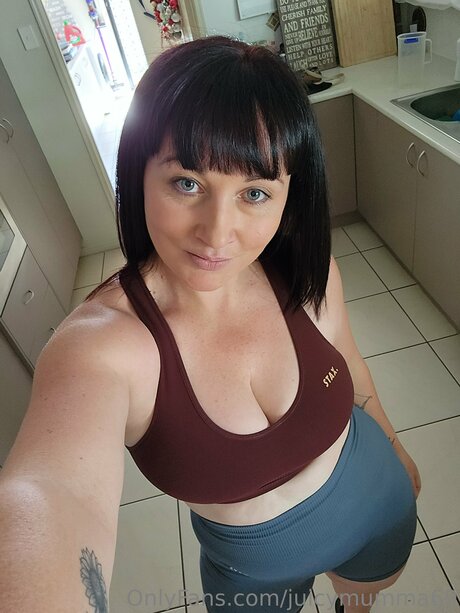 Juicymumma69 model photo