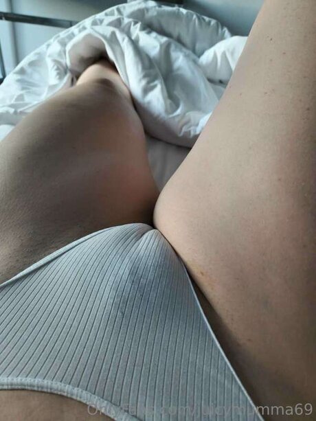 Juicymumma69 pornstar sex picture