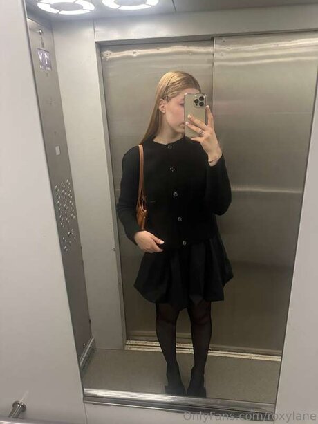 Roxylane nudes model image