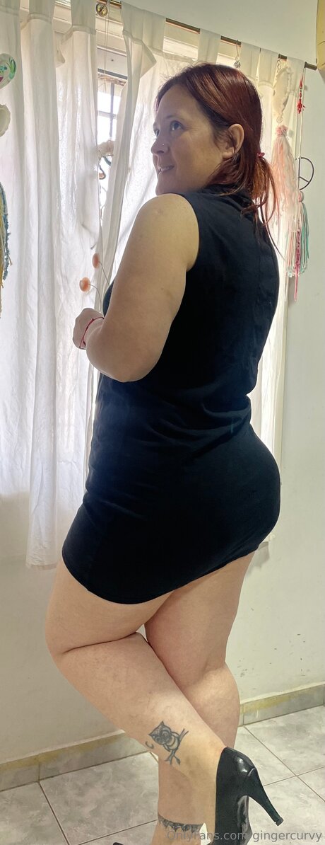 Gingercurvy erotic model picture