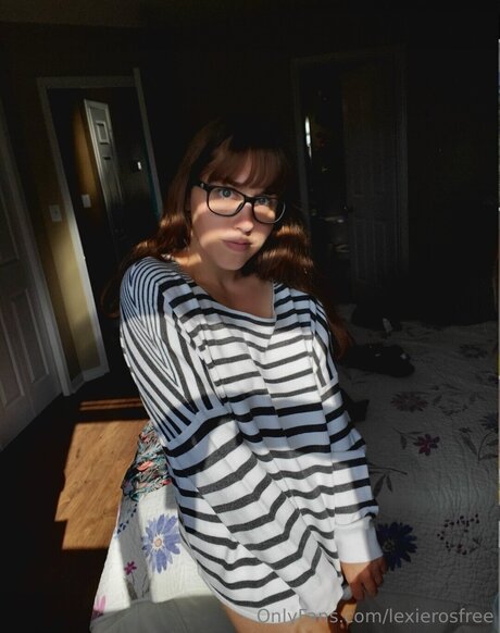 Lexierosfree sexy pornstar image