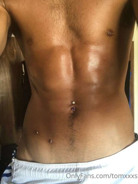 Tomxxxs star sexy image