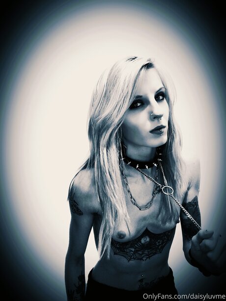 Daisyluvme sex model image