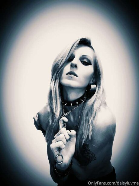 Daisyluvme model xxx photos