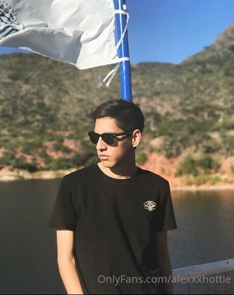 Alexxxhottie best actress pics