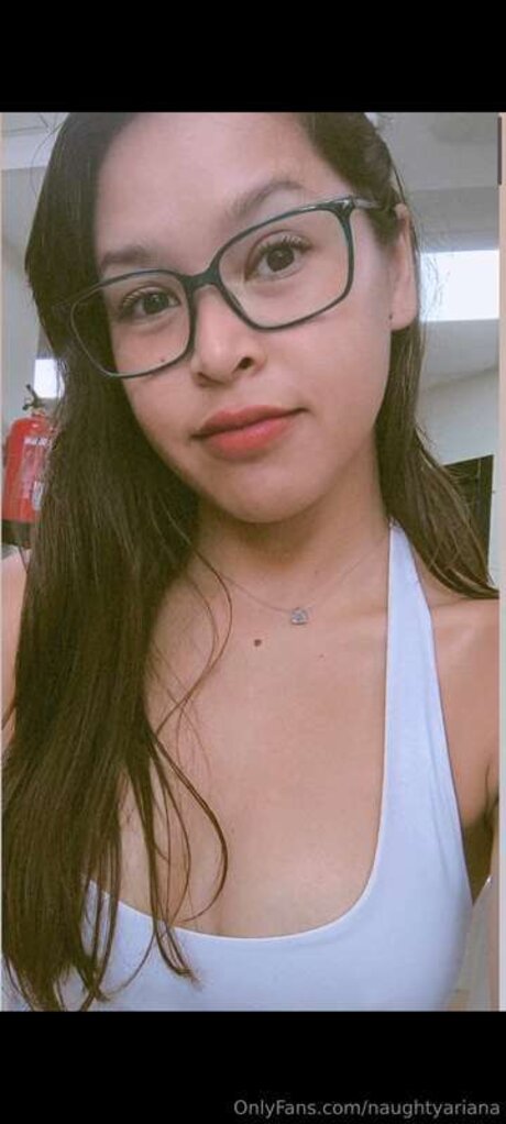 Naughtyariana adult model images