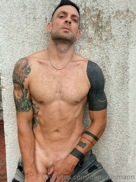 Danicolemann model pics