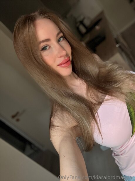 Kiaralordmagyar hot model image