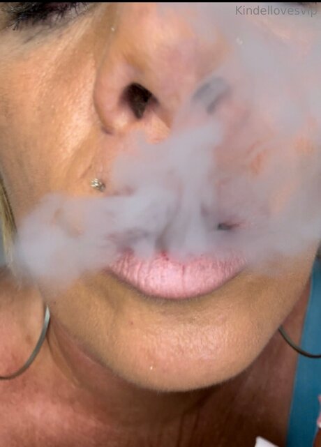 Kindellovesvip nudes actress picture