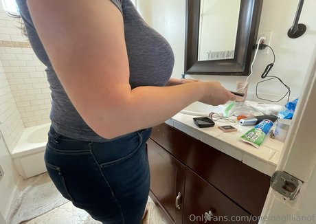 oneinagillianof erotic model image