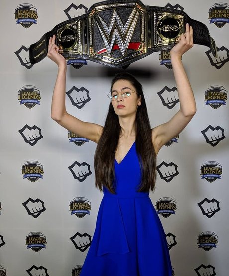 Ovilee May star top photo