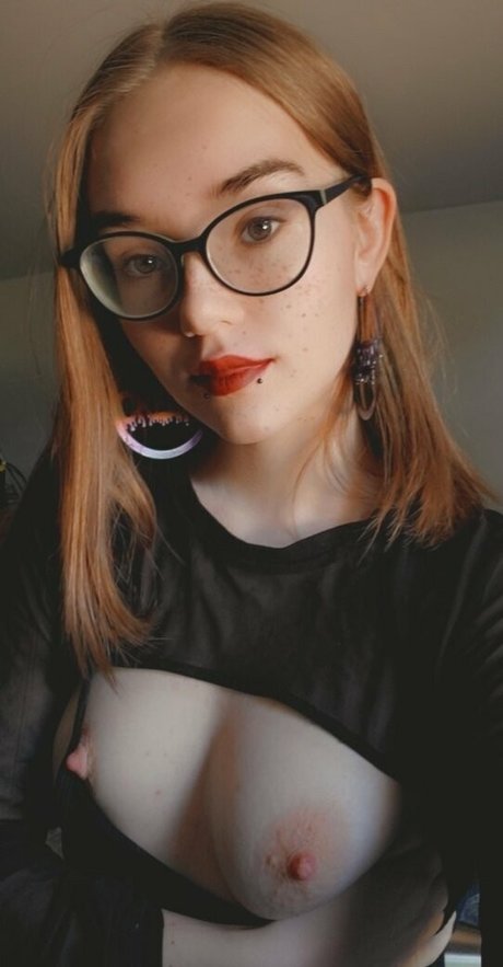 izzy hellbourne pornstar erotic gallery