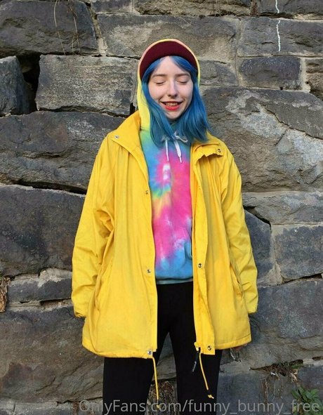 funnybunnykiss nude model images