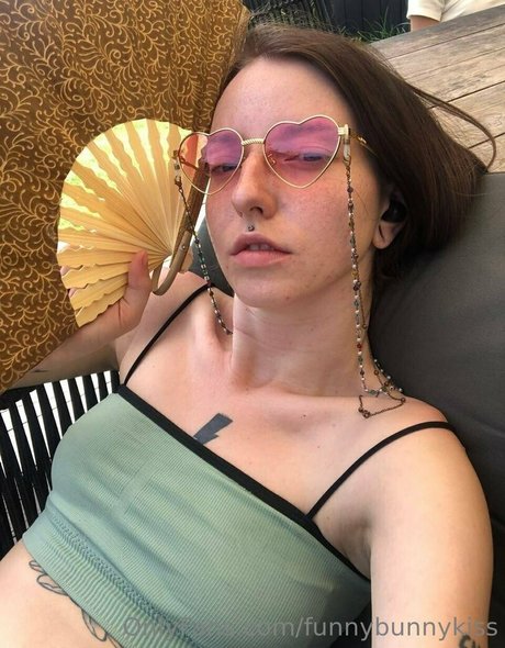 funnybunnykiss hd model picture