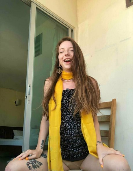 funnybunnykiss model pretty img