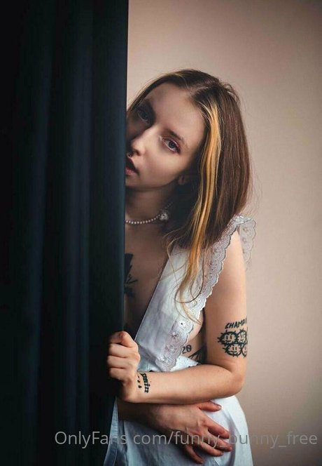 funnybunnykiss exclusive model pics