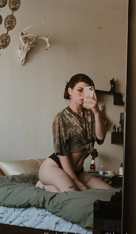 Ltlyata model pretty picture