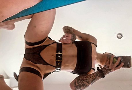 Lois Pacitto sexy model images