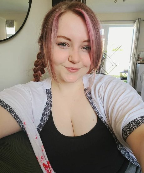 Holiwhirl free actress pictures