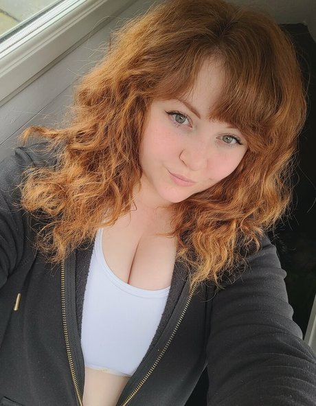 Holiwhirl art model pics