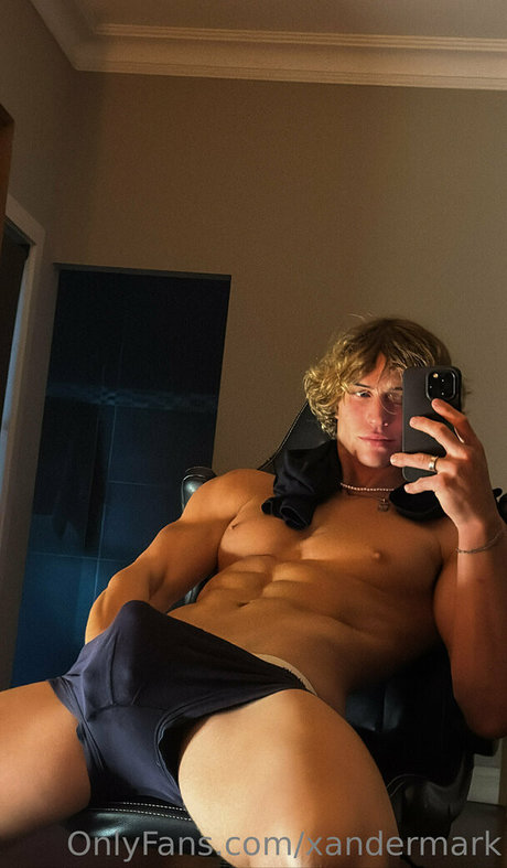 ladorian model art pic