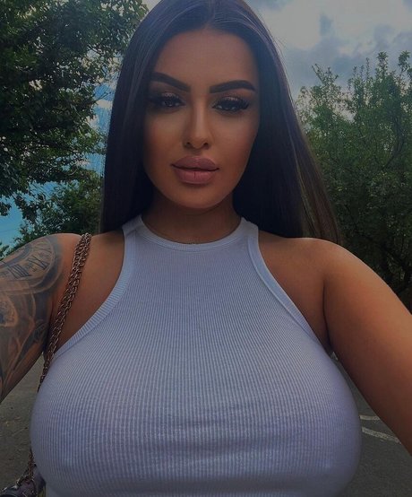 _b miruna hd pornstar photos