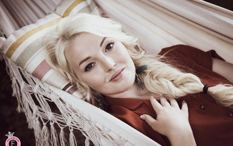 tattooed shemale onlyfans beautiful pictures