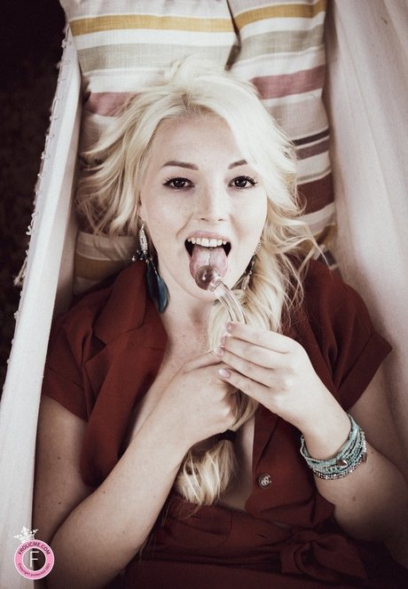 Lovita Fate art model image