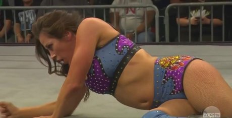 Mickie James hd star pic