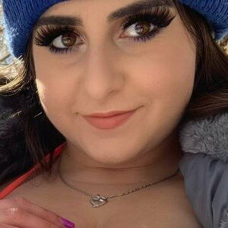 busty mom onlyfans nude pictures