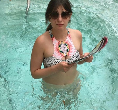 Allison Raskin model pornographic images