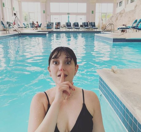 Allison Raskin exclusive star images