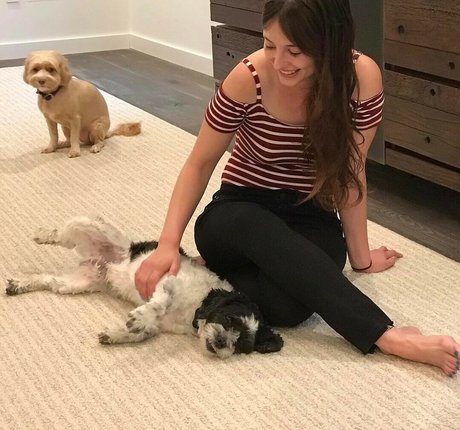 Allison Raskin model hd img